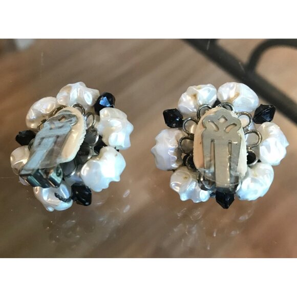 Cluster Clip-On Earrings Vintage With Faux Pearls & Black Beads Grandmacore - Picture 2 of 7